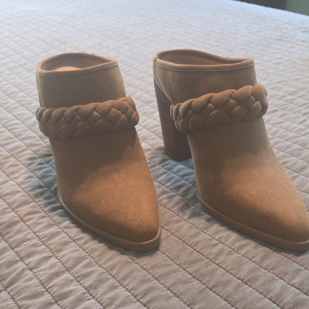 Universal Thread Tan Braided Mules